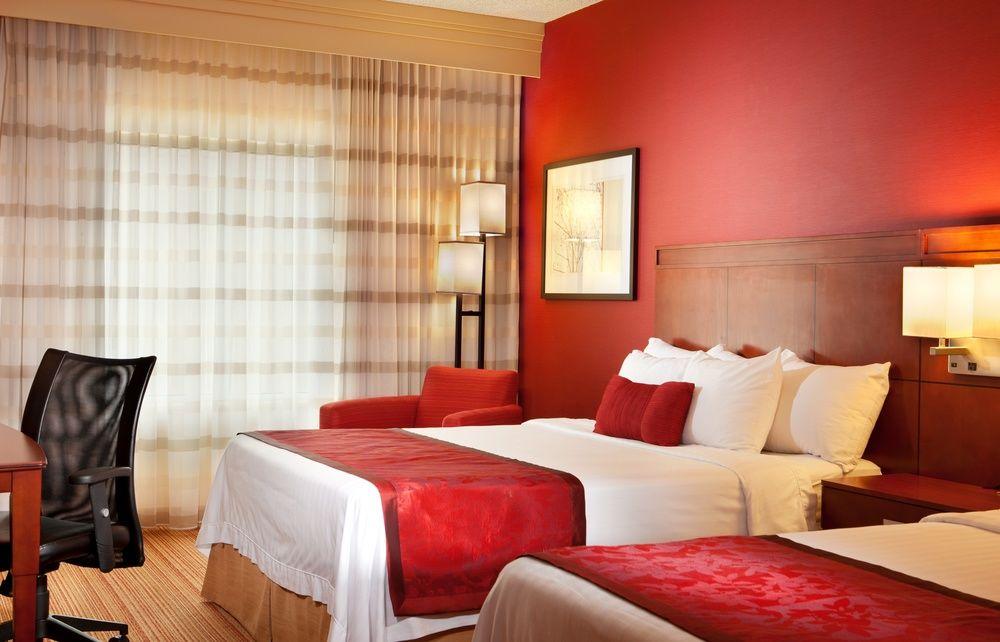 Courtyard By Marriott San Antonio Riverwalk Exterior photo