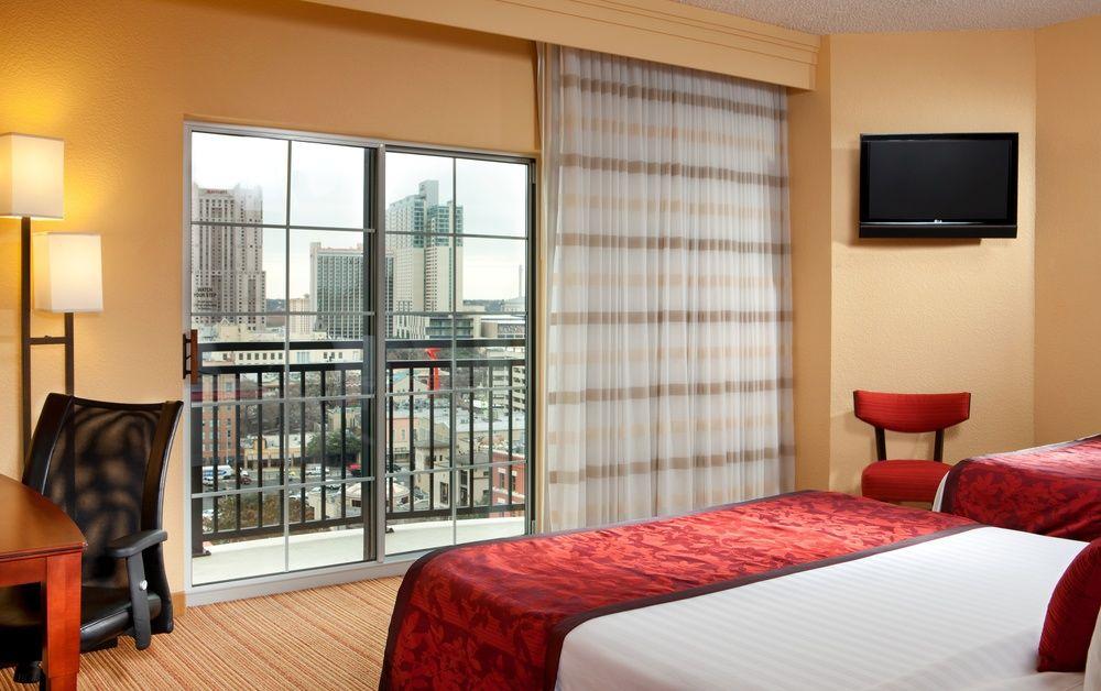 Courtyard By Marriott San Antonio Riverwalk Exterior photo