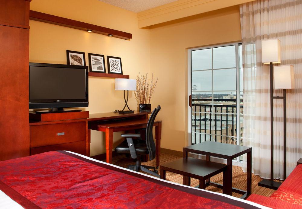 Courtyard By Marriott San Antonio Riverwalk Exterior photo