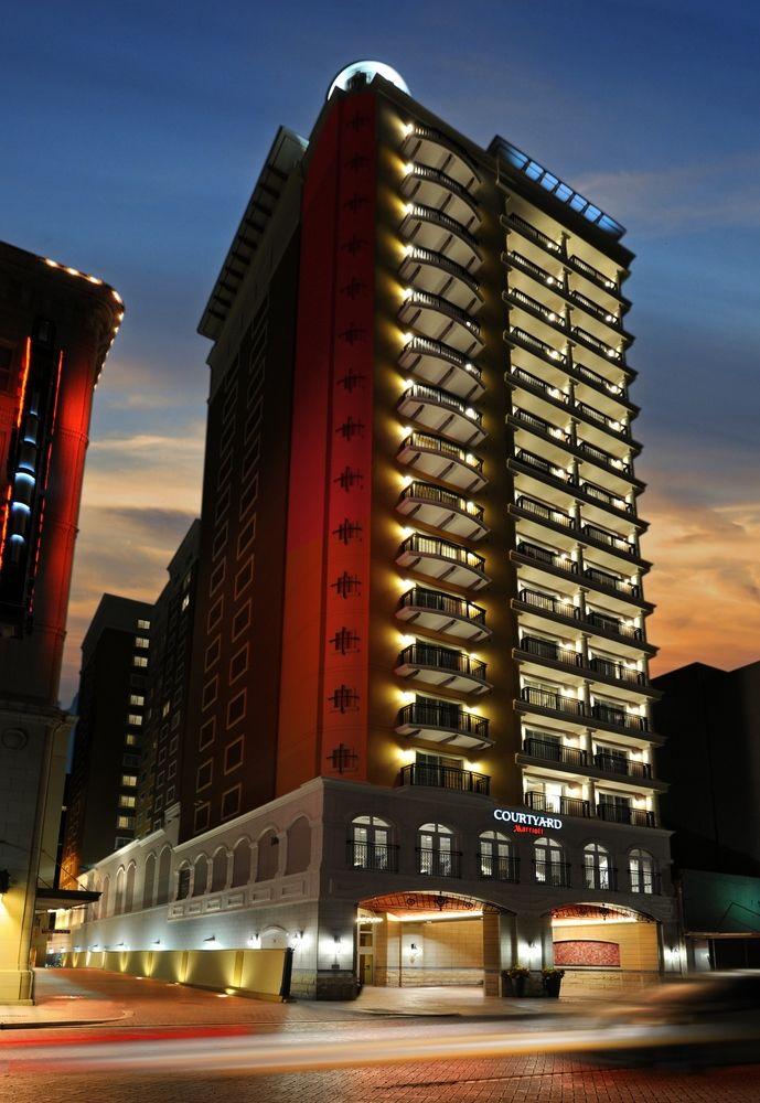 Courtyard By Marriott San Antonio Riverwalk Exterior photo