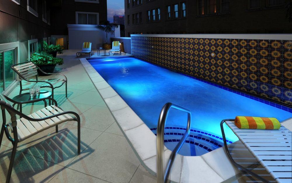 Courtyard By Marriott San Antonio Riverwalk Exterior photo