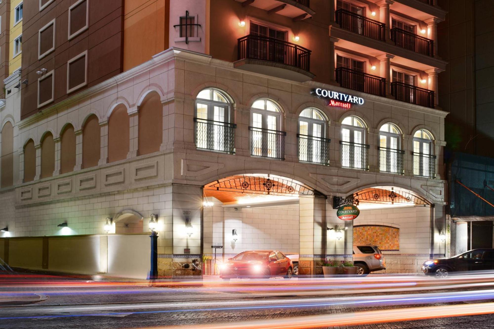 Courtyard By Marriott San Antonio Riverwalk Exterior photo
