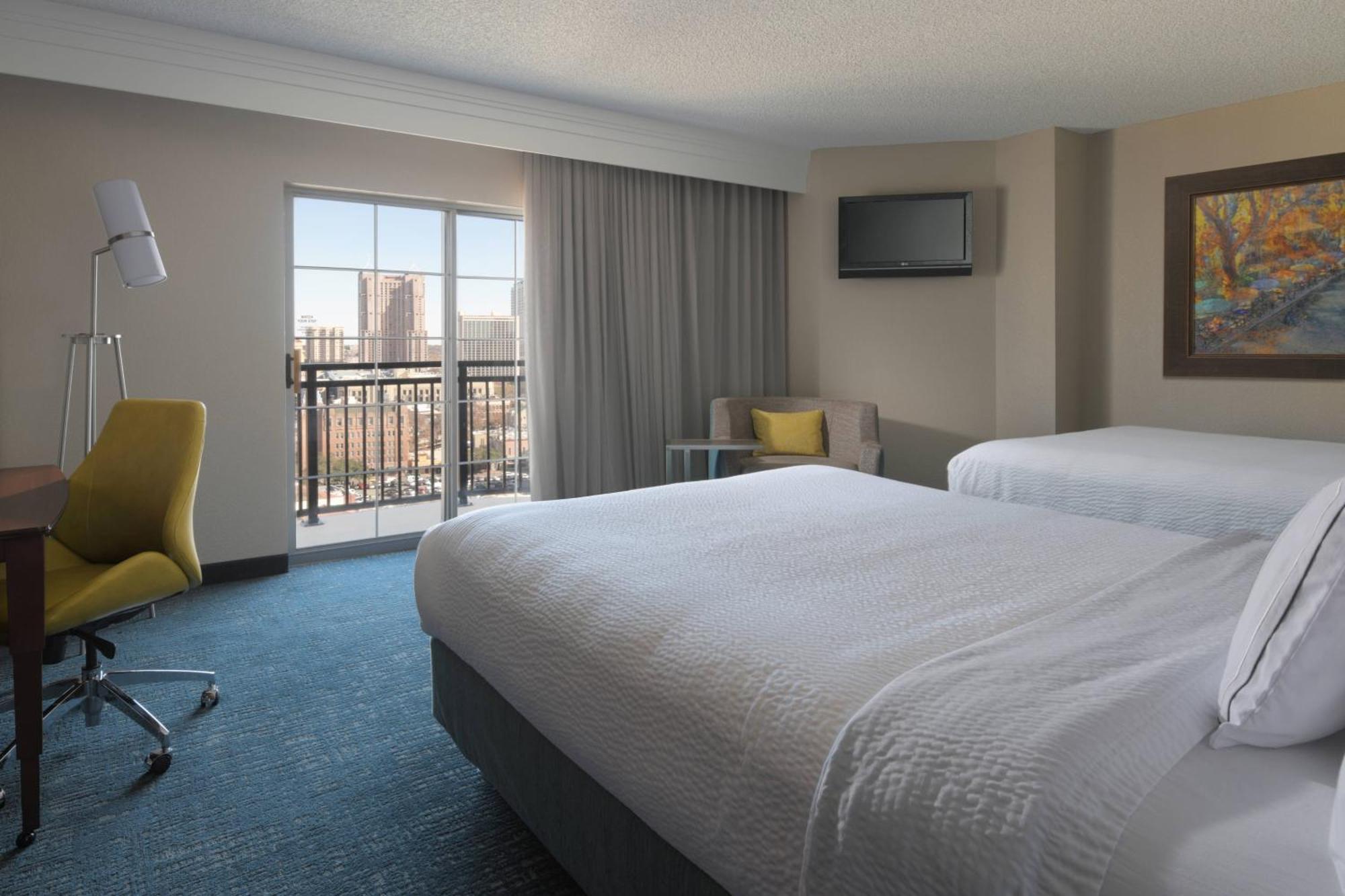 Courtyard By Marriott San Antonio Riverwalk Exterior photo