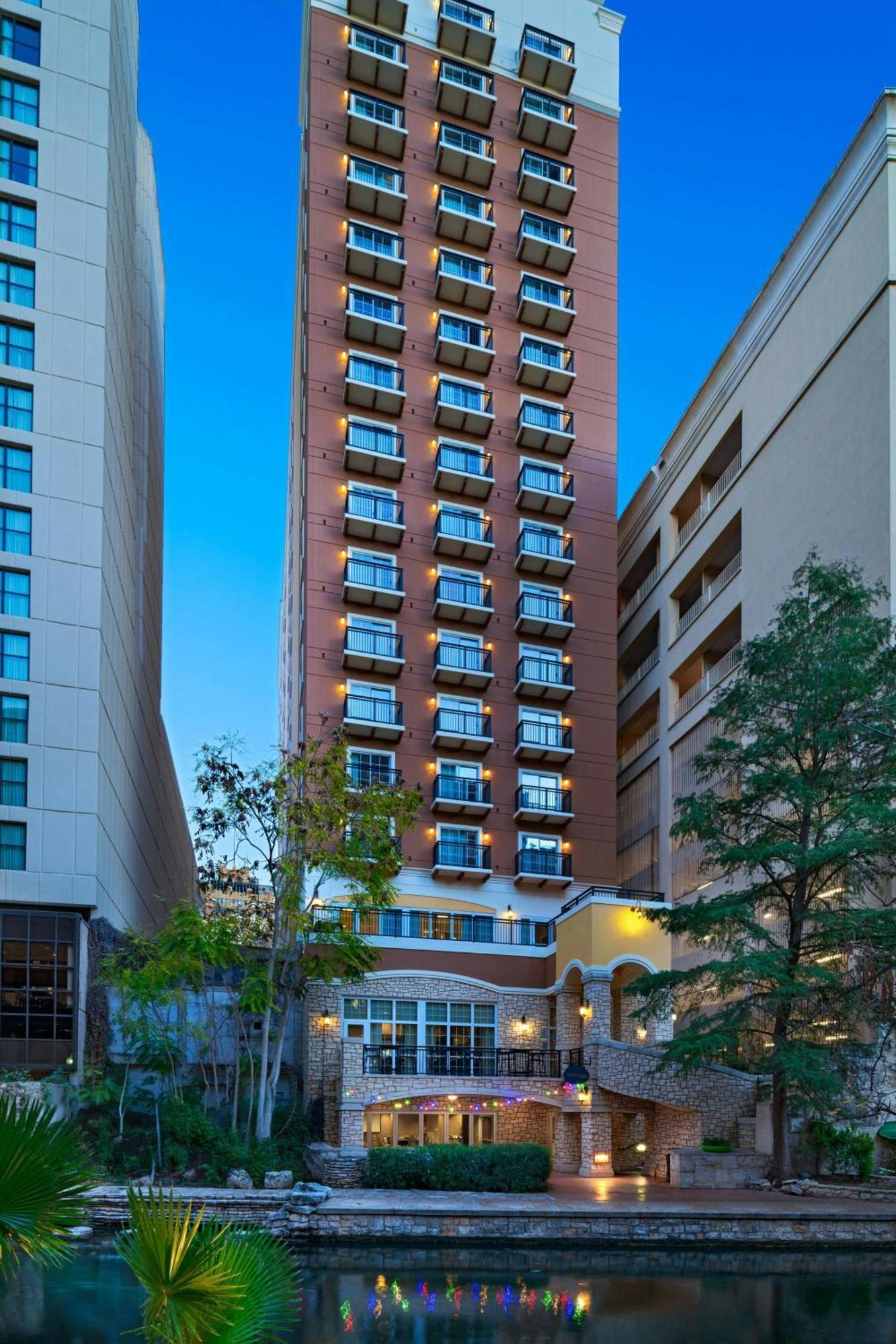 Courtyard By Marriott San Antonio Riverwalk Exterior photo