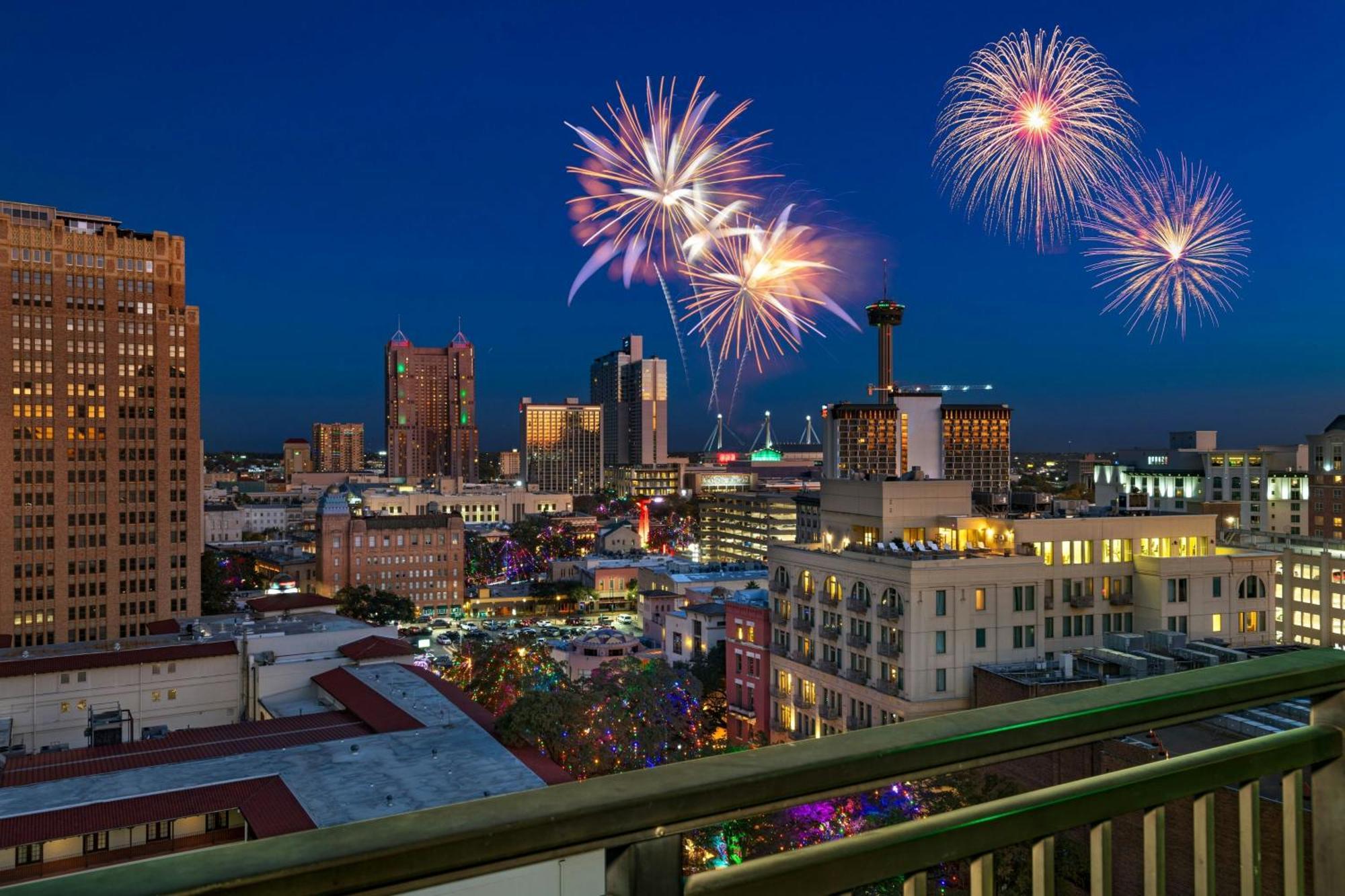 Courtyard By Marriott San Antonio Riverwalk Exterior photo