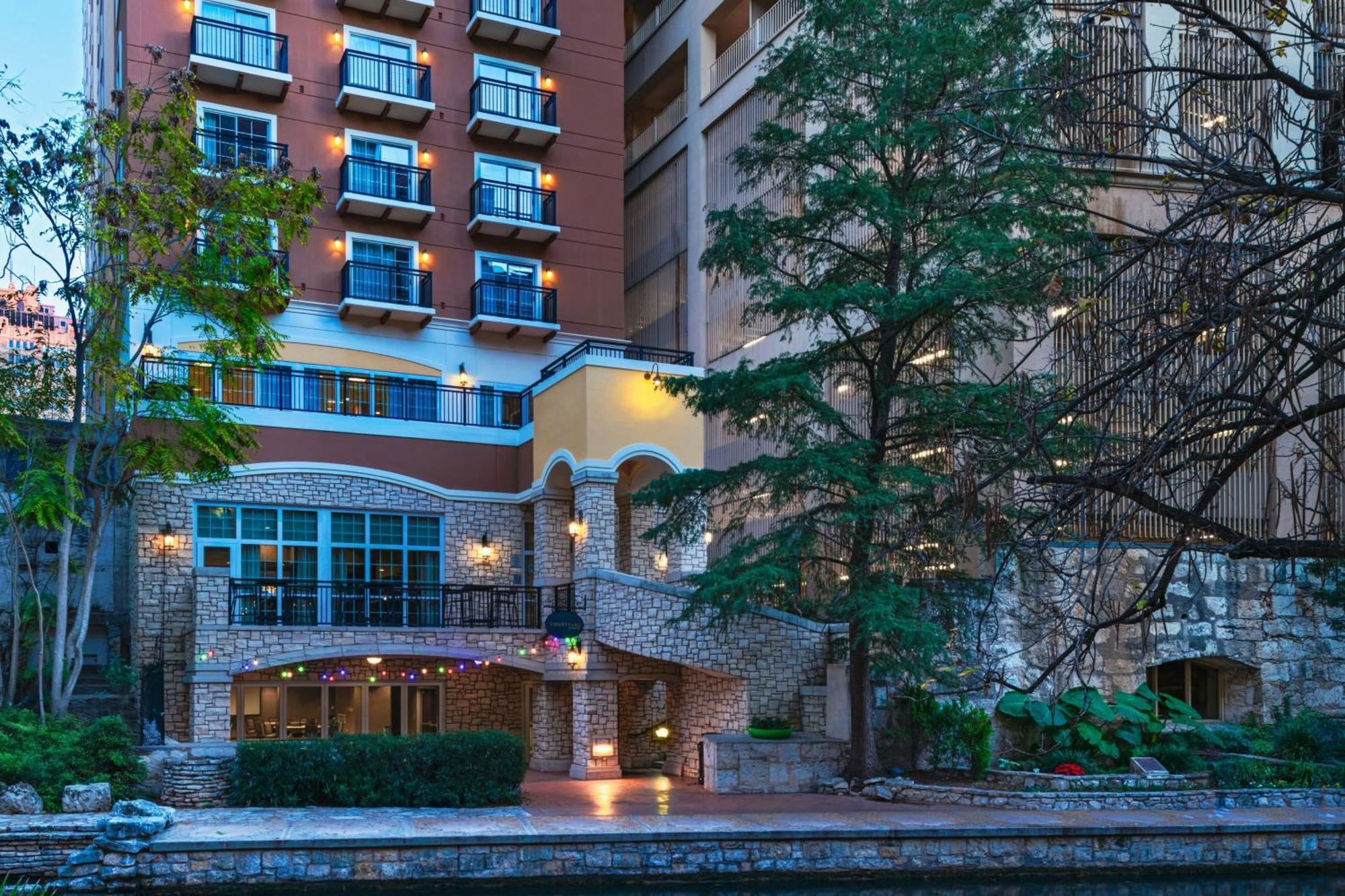 Courtyard By Marriott San Antonio Riverwalk Exterior photo