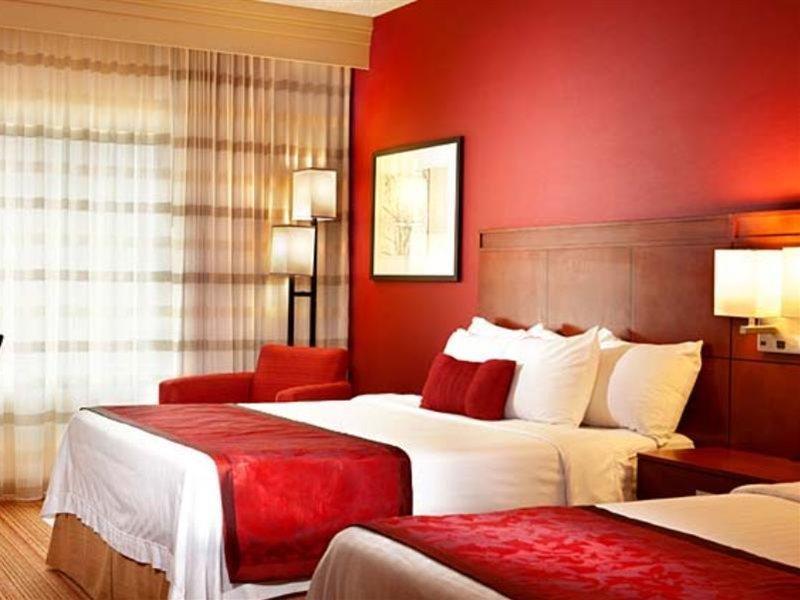 Courtyard By Marriott San Antonio Riverwalk Exterior photo