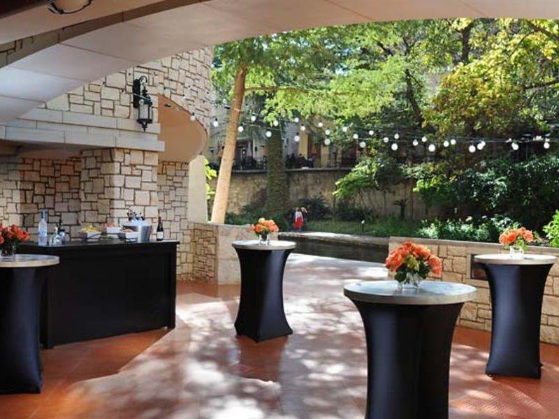 Courtyard By Marriott San Antonio Riverwalk Exterior photo