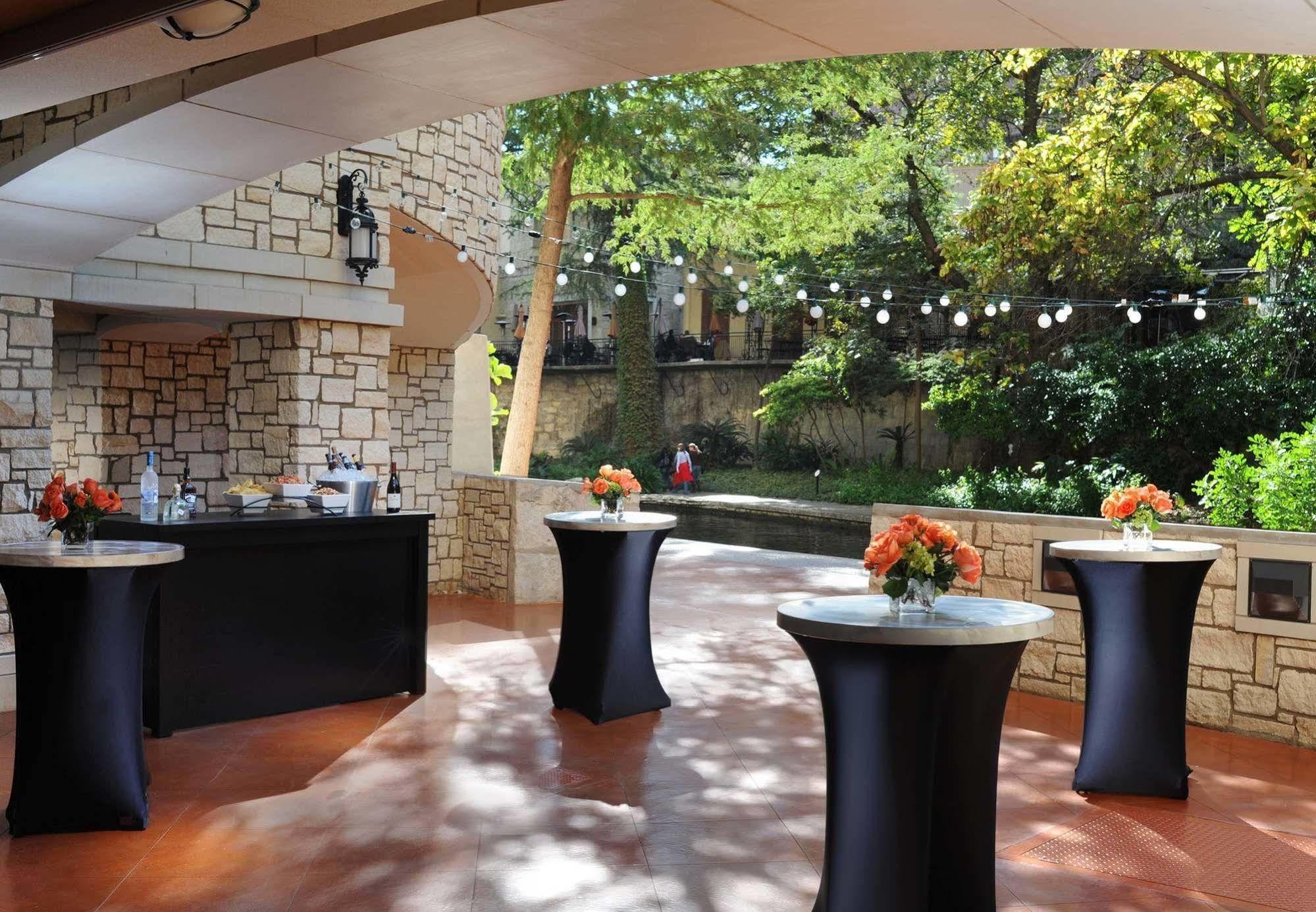 Courtyard By Marriott San Antonio Riverwalk Exterior photo