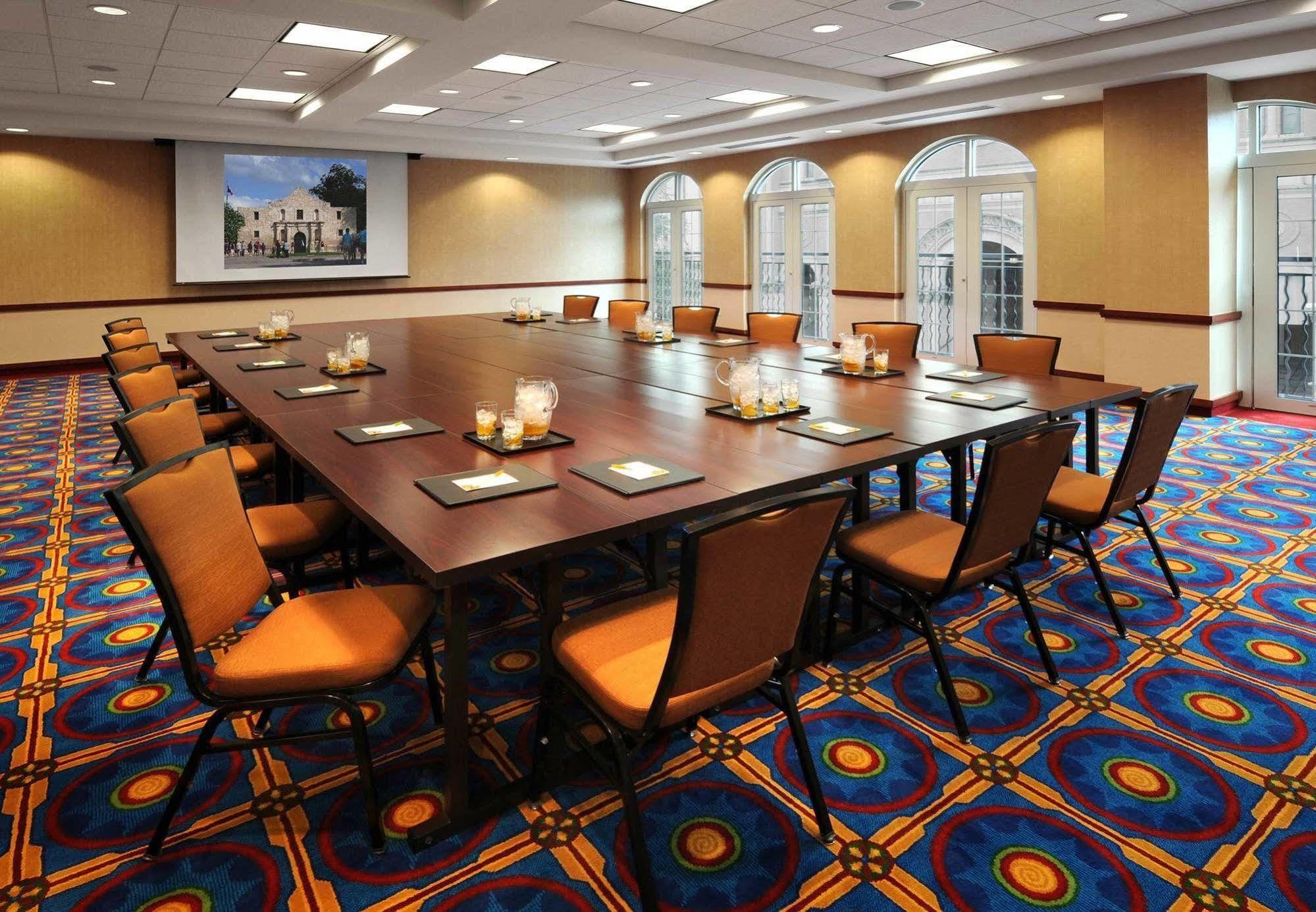 Courtyard By Marriott San Antonio Riverwalk Exterior photo